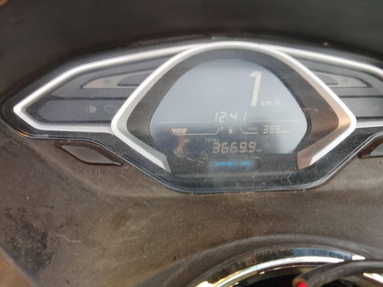 جيل ثالث كوري مكينة 125
كفاله مكينة وكشر ماصار 15 يوم من اخذتها 
ماشية 36 
حساس ازدحام 
تدفئة باليدات 
الاشاير كلهن يشتغلن 
دراجة جديدة 
14 ونص 
***********
مكان مدينة لصدر
