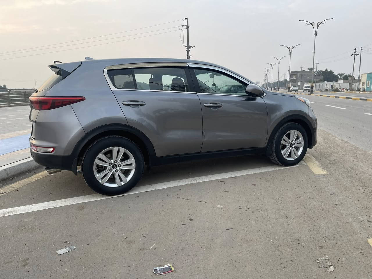 سبورتج 2017 امريكي حادثهه قبق جنطه فقط 
صور الحادث بالمنشور بالعراق بيهه بنيد فتح فقط 

رقم واسط دولي تحويل مباشر 
حداديه جديده +تخم تاير 
سياره جاهزه واحلى من الصور 
منضومه زنون 

السعر 145وبيهه مجال 
————

مكان السياره الكوت 

***********
