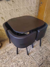 ميز طعام • كراسي جلد