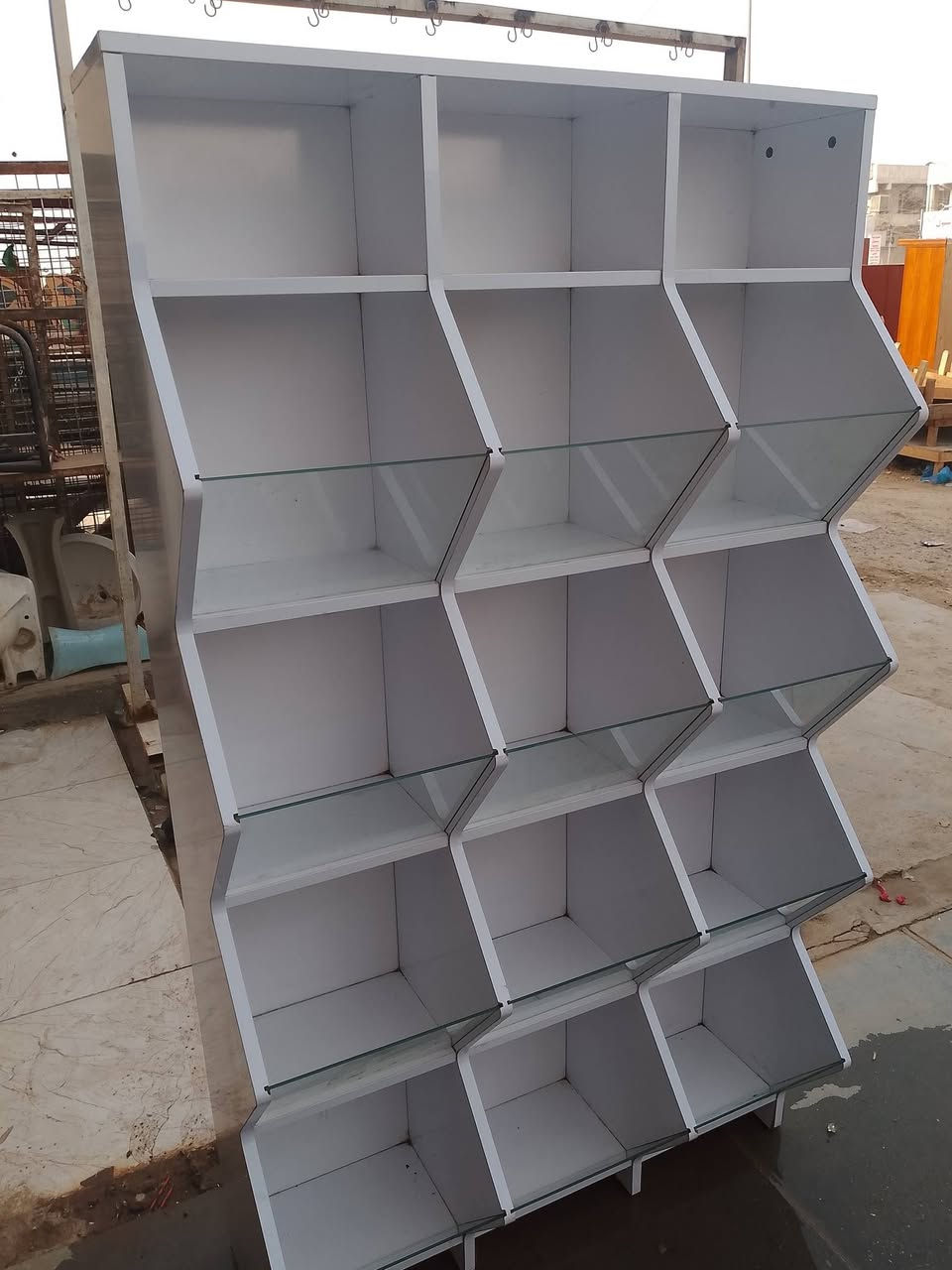 سفينه وسطية ورفوف جداري سلات شيبس شراي يتصل العنوان بغداد اكو توصيل  ***********
