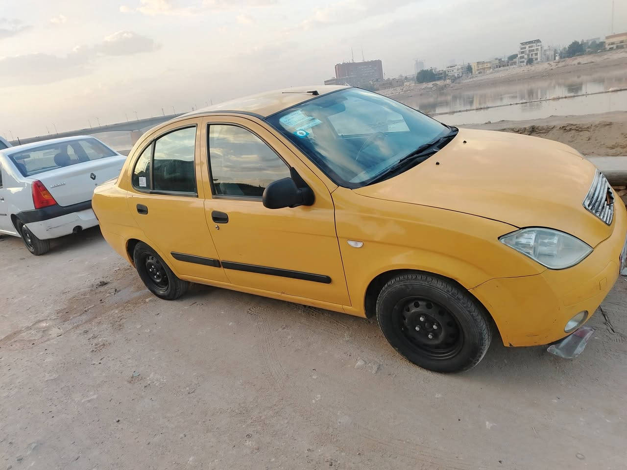 السلام عليكم للبيع طيبه 2016 سياره جاهزه كير مكينه خير من الله رقم انكليزي مصفره السياره باسمي تحويل ثاني يوم السعر ٤٥ وبيهه مجال قليل الشراي يتصل عله هاذه الرقم *********** مكاني بغداد حي الجامعة قرب جامع نجمه
