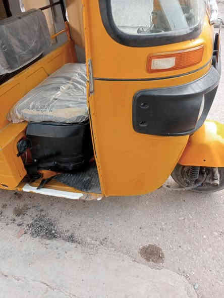 السلام عليكم.يتوفر تك تك موديل 20 كفاله لا صبغ ولا ضربه لوحات نكليزي . الاستفسار الاتصال ***********
