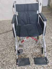 كرسي معوقين سعر 125الاف استعمال قليل 07700318317