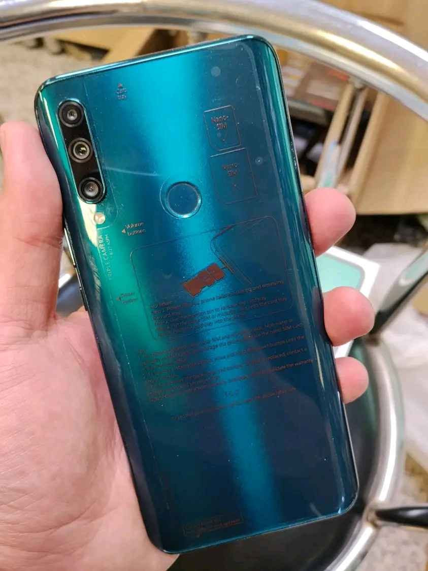 احله مافي هذا جهاز شغلتين 
اولا من شركه هواوي 
ثانيا 
كاميرا اماميه سلفي منبثقه
هواوي y9 prime
 ذاكره 128 مع رام 6 داخلي
بطاريه 4000 ملي امبير 
كاميرا امامبه سلفي 
معالج قوي للالعاب والاداء 
جهاز اصلي من هواوي يحمل كل تطبيقات والالعاب 
السعر 125 الف 
يوجد توصيل كل محافظات 
ضمان حقيقي للجهاز فحص قبل الاستلام 
العنوان 
بغداد زيونه الربيعي قرب مول دريم ستي 
***********
***********
اعتذر اذا اتاخرت بالرد المراسله عن طريق الواتساب او الاتصال بالارقام المذكوره ... وشكرا بغداد, العراق
