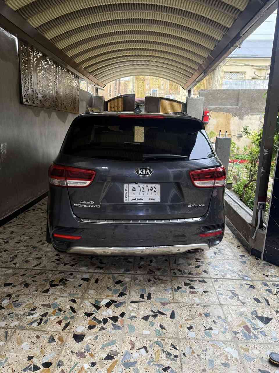سورنتو 2017
sxL.   فول مواصفات 
وارد امريكي.    حادثها دعاميه اماميه
1:بصمه تشغيل و بصمه أبواب 
2: اربع انظمه قياده 1-ايكو 2. سبورت 3. ذكي 4. كومفيرت
3:كشن كهربأي 
4: تدفئه كشنات وتدفئه استيرن 
5:كشنات جلد 
6: سبعه راكب
7: شاشه كبيره 
A/C MAX :8
9:عدد العدسات 2 
10:ناطقه
11:كامره اماميه خلفيه والجوانب 
12:شاحنه وايرلس
14ويل كروم 
15قماره بنورما 
16اشاره ترحيب ًًًً.    جنطه كهرباء
17بردات سحب
 مكاني بغداد مدينه الصدر
***********
سعرها180
