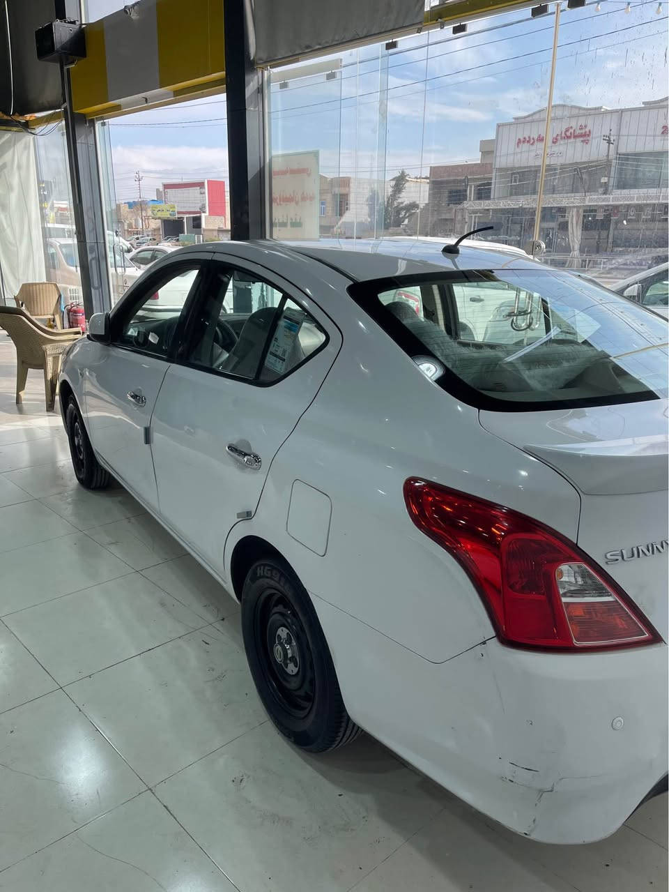 نیسان لاکشمیبایی 2016 ڕەقەم و سەنەوی نوێیە 
گێڕ و مەکینەی بەشەرت تەحویل و غەرامەی بەشەرت 
تەقە و ڕەقەی بەشەرت 
سەیارەکە یەک پارچەی بۆیاخە بێ ناوگرتن بێ لێدران 
سەیارەکە سعری 
91 گەڵا و مەجال 
***********
هەولێر بنەسڵاوە أربيل, العراق
