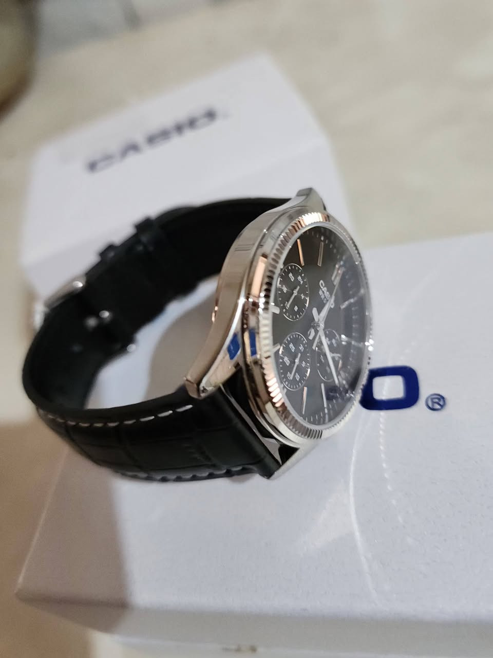 السلام عليكم
للبيع ساعه كاسيو CASIO 
جديدة لوك غير مستخدم.
حجم 42 مم /سير جلد طبيعي.
3 اقراص سناتر (التاريخ/ اليوم/ 24 ساعه)
سعر 110 الف.
مكاني بغداد /يوجد خدمة توصيل.


**إذا كنت صاحب هذا الإعلان وتريد حذفه لأي سبب، رجاءا أرسل رسالة إلى الدعم الفني**
