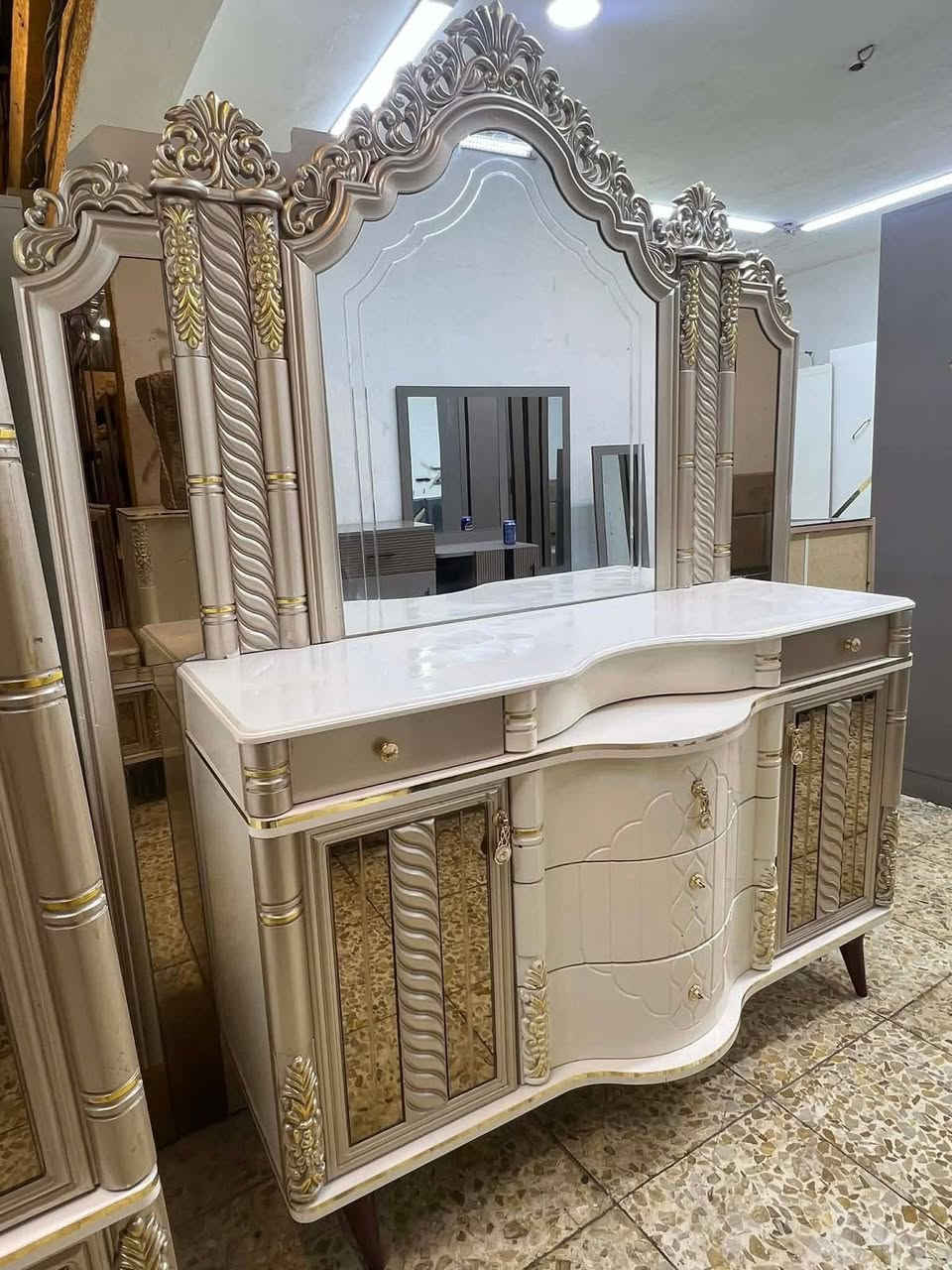غرفه ملكيه لبيع سعر خاص


**إذا كنت صاحب هذا الإعلان وتريد حذفه لأي سبب، رجاءا أرسل رسالة إلى الدعم الفني**
