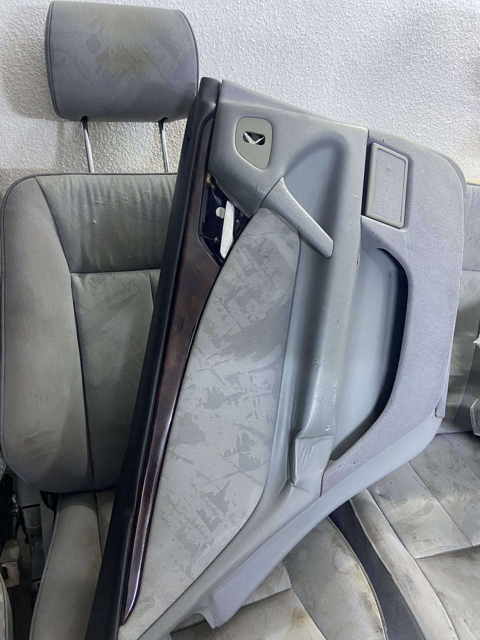 غرفه مال ام عيون
كامل بس بدون كاعيه بدون كشن امامى 
سعر ٣ ورقه نص قفل بشرط اوروبى 
مكان اربيل 
***********
