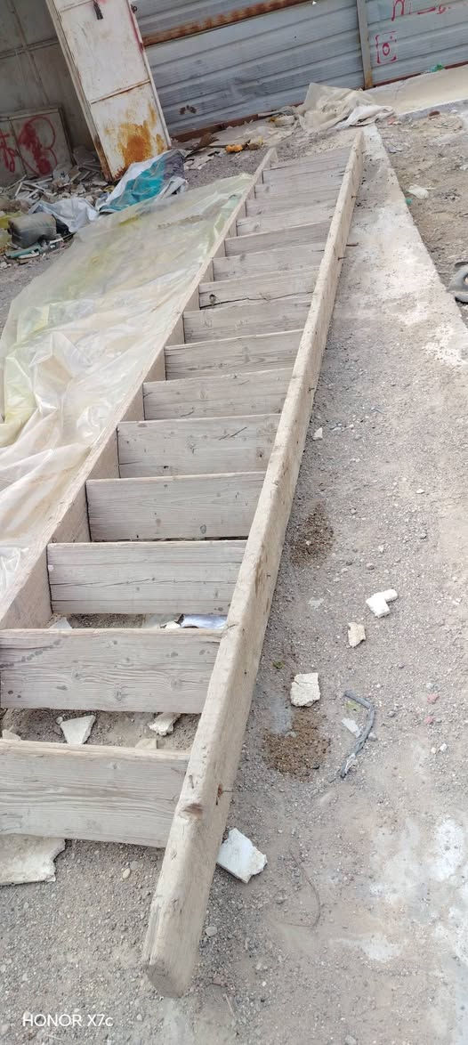 السلام عليكم 
درج مال تصعيد شتايكر خشم طول 6متر وعرض 90
نضيف وقوي درجه اوله نعمانيه ***********
