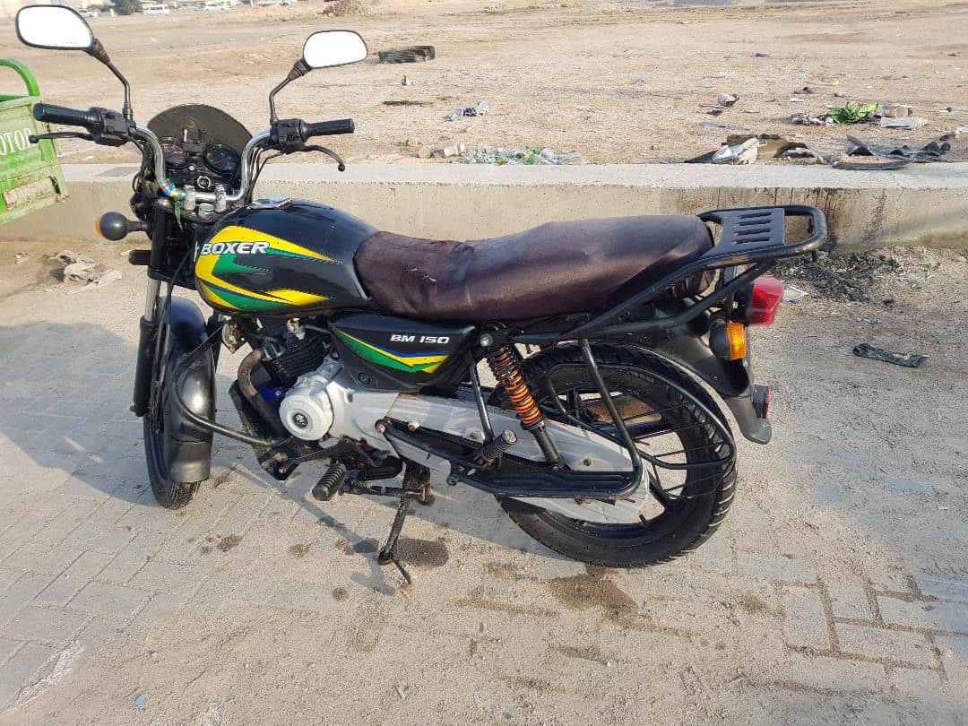 بوكسر موديل 21رقم وسنويه للبيع 
***********
