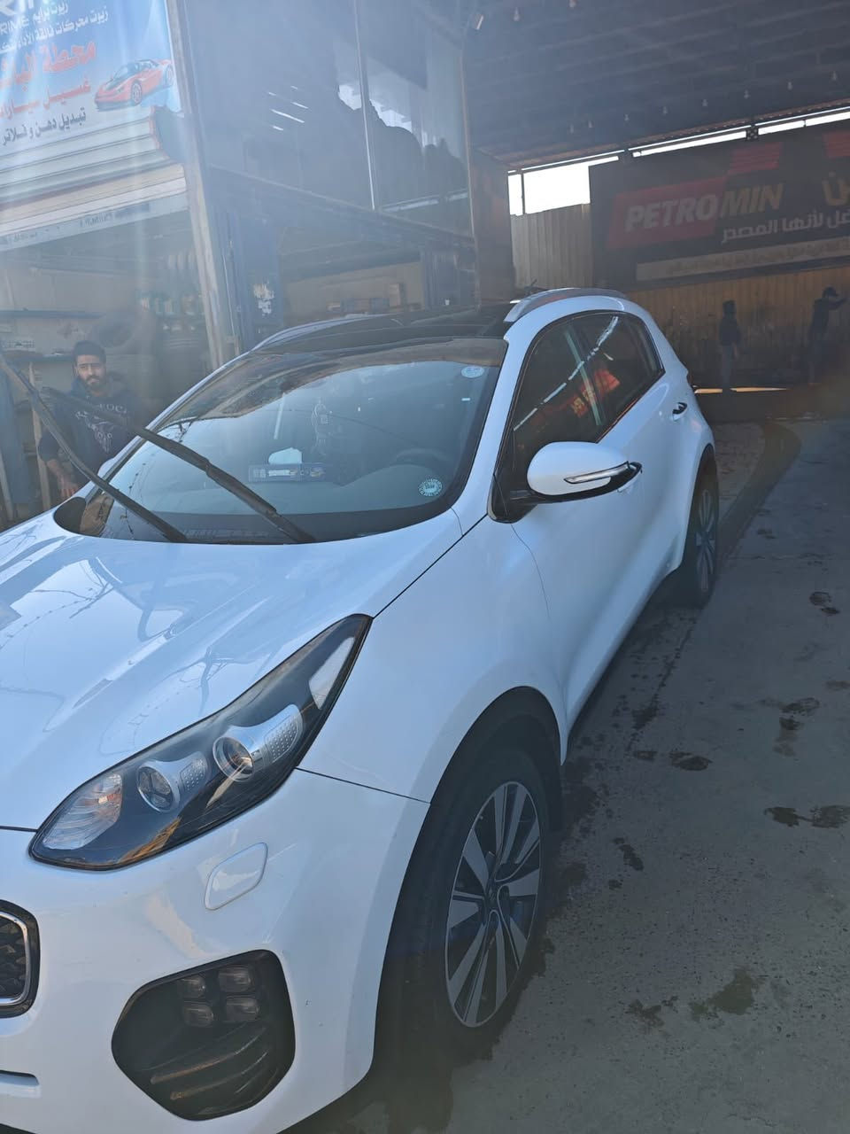 كيا سبورتج خليجي 2018 مكينه 2000 دوش بدون صبغ
سيارة نضيفة ماشية 150 الف وقابلة للزيادة 
فول مواصفات عدا الرادار بيهه بصمه وكشنات جلد  كهربائيه 
مكان السياره بغداد والسياره بأسمي تحويل مباشر 
للبيع او مراوس ويه راف 4 هايبرد 
سعرهه 180 
للتواصل
***********
