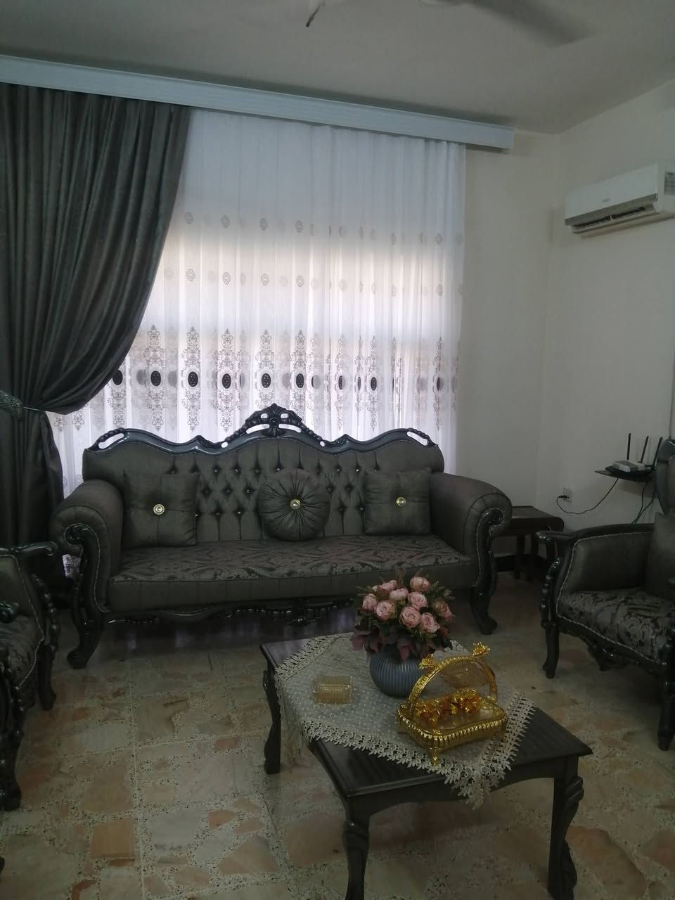 دار للبيع مجمع الجوهرة السكني ركن وجها عالمعارض مساحة ٢٧٣ على شارعين مقابيل روضة طابق واحد غرفتين نوم وصالة محوره وغرفة استقبال سند كامل  للإستفسار التواصل على الرقم ***********
