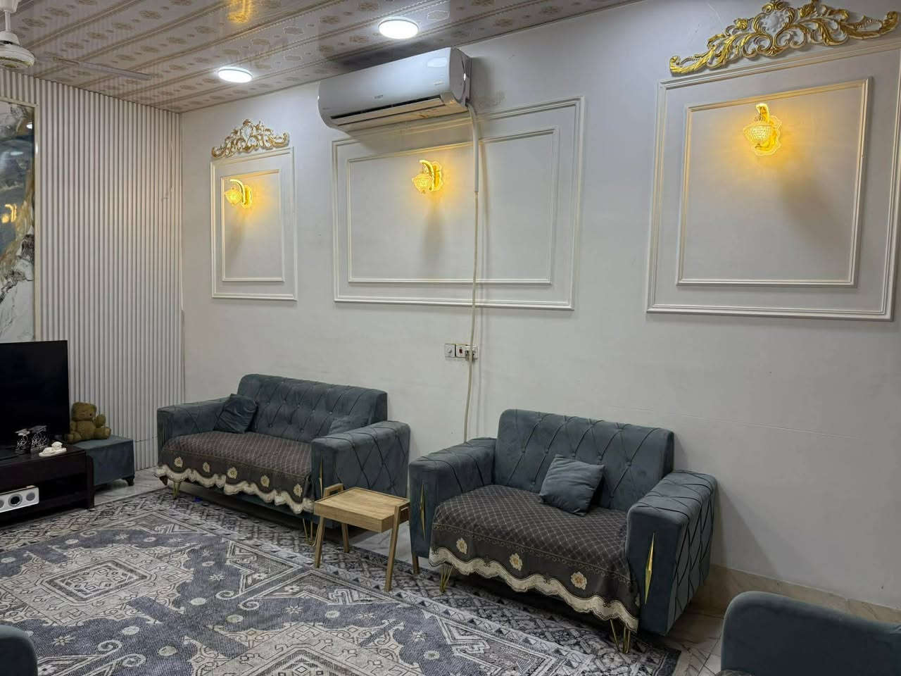 🏡 #دار للبيع مع الاثاث ✅
بالقرب من المستشفى خلف حازم سند 25 ع تبليط

📏 المساحة: 200 متر²

📍 طريق القاسم : ديوانية 70 متر عن التبليط

📝 نوع الملكية: سند 25 زراعي

🛏 💤 غرفة نوم

🛋 صالة

🍳 مطبخ حار وبارد 

🛎 استقبال

🚿 مجمعات صحية

🌳 حديقة

🏗 طارمة كراج سيارة 🚗 

✨ حالة البناء: اساس بوكس بناء طابوق سقف صب 

البيت نظيف وجاهز للسكن ✅

ـــــــــــــــــــــــ

السعر 67 وبيه مجال بسيط 

ـــــــــــــــــــــــ

للأستفسار أكثر مراجعة 

#مكتب_محمد_الجبوري لبيع وشراء عقارات القاسم والمقاولات العامة والتصاميم الهندسية 

#المكتب_مجاز_رسمياً والمكاتبات رسميه لضمان حقوقكم ✅ 

#عنوان المكتب شارع الجديدة مقابل مدرسة الزهراء مجاور اسواق نمبر ون  

***********  📲 

***********  📲
