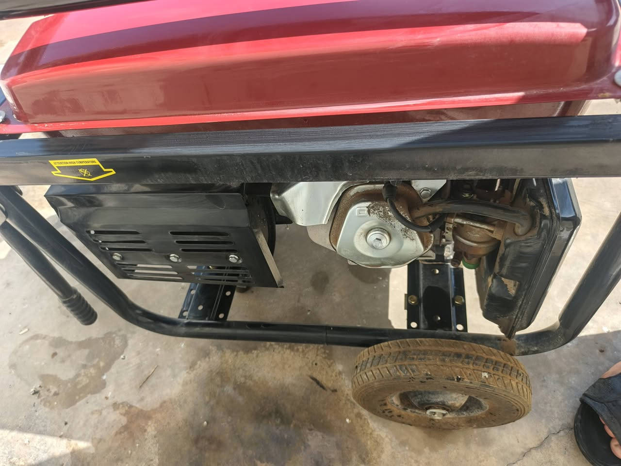 السلام عليكم اقره المنشور واتصل ودلل
مولد كهرباء للبيع ⚡️
مولد نوع TIGMAX موديل TH15000EXWH
قدرة المولد: 5.5 كيلو واط
يعمل على البنزين
يحتوي على بطارية تشغيل + سلف (تشغيل مفتاح)
بي AVR لتثبيت الفولت
خروج 220 فولت + 12 فولت يعني ٢٥ انمير يعطي  اقتصادي بل بانزين الساعه اقل التر 
حالة المولد: نظيف ويشتغل بدون مشاكل مشتغل ساعات الله شاهد جديد
مناسب للبيت أو المزرعة أو المحلات.
سعر مناسب ٦٠٠ وبي مجال قليل 
الموقع: ديالى شهربان
للاستفسار على  ***********
