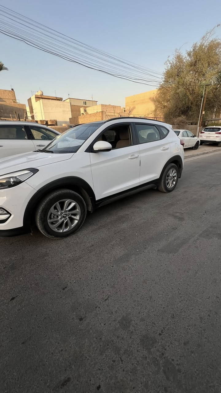 السلام عليكم
توسان خليجي 2016 شكل 2018  
محرك 2000 دوش
 كير At ٦ نمر 
تحكمات كير (اوتو-عادي) 
بانوراما (سقف جام ) 
٥ ويل كب حجم ١٧ 
تحكمات ستيرن جهتين 
كشنات مخمل 
مثبت سرعة 
تنبيه سرعة 120 
مانع انزلاق ABS 
سايد بريك بالايد  
٣ وضعيات قياده (اقتصادي-رياضي-اعتيادي)
كامره خلفية بلادية 160 درجة بالمرايا الوسطية
رادار خلفي  
تبريد قطعتين امامي وخلفي / تبريد بالجكمجه  
المرايا الجانبية شفط + اشارة بالمرايا  
اضائة LED نهارية مع مصابيح هالوجين
تخم تايرات جدد قبل شهر شديتهم  
وحدادية صدر كامله قبل شهر مسويلها بشرط الفحص 
حتى الدسكات شديتلها تخم دبل لينك اصليات 
مسويلها ادامة كاملة منظف نوزلات ومبدل بلكات

ماشية 167 الف كيلو متر  
رقم بغداد بأسمي تحويل مباشر
مكانها بغداد الغدير قرب ساحة ميسلون  
السعر : ***********
