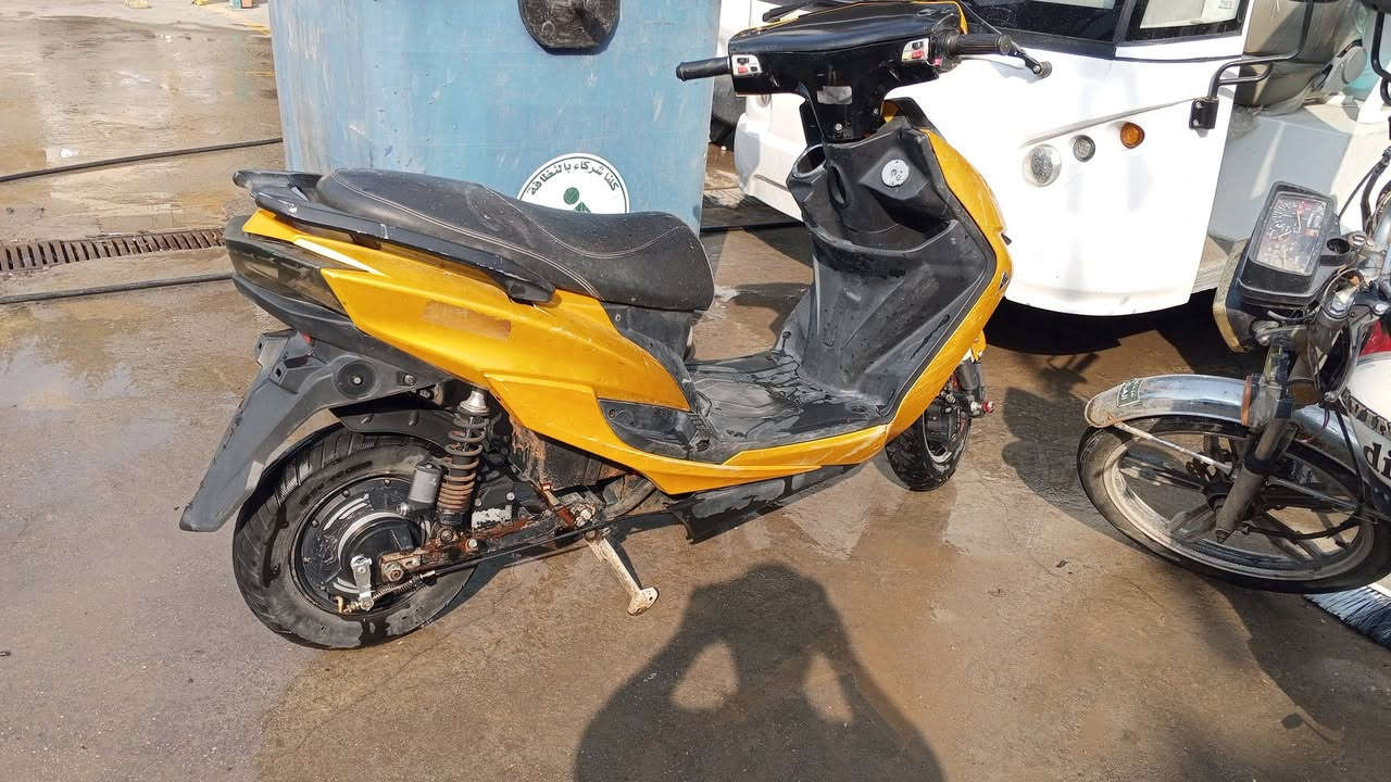 للبيع سكنس شحن بدون بطارية نقص الشاشة سعر 125 كاظمية الطي للاتصال ***********
