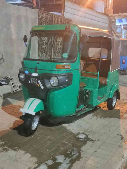 السلام عليكم تكتك موديل 20 شهر 12 رقم وسنويه تكتك حلوه ونضيفه بديها مكفول بس جوه الموس لاكط خايس وما معمر والباقي كله مكفول والمحرك مبدل بستم تكتك حلوه وجاهزه سعرها 5 و700 وبيها مجال ***********
