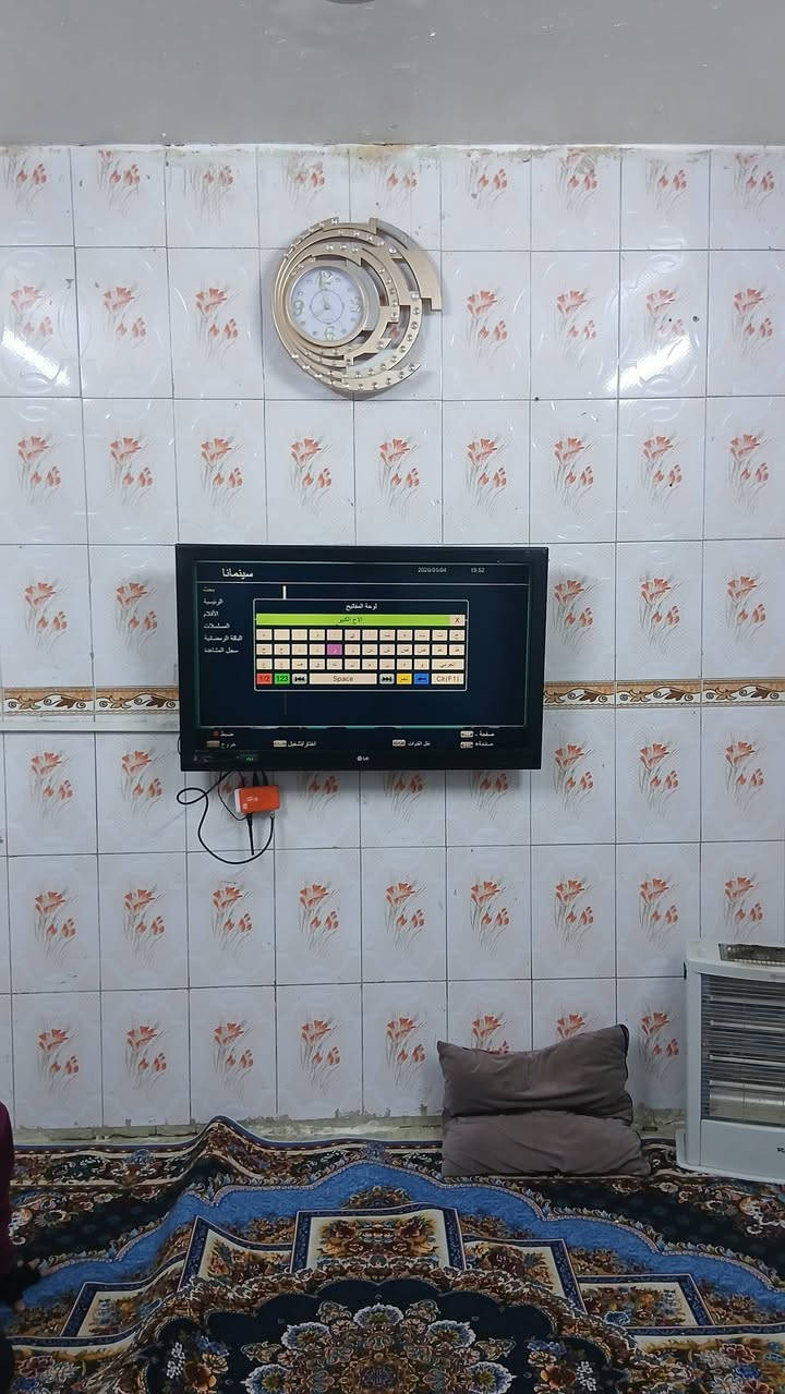 بيت 🏠 للبيع 
 العنوان: بغداد - الحسينية - الجريخي - شارع عشرين.
📍 المعلم القريب: مقابل مدرسة الإبداع التربوي مباشرة.
​📐 المواصفات:
​المساحة: 100 متر  _طابقين _اربع مراحل _مدخلين_استقبال _صاله _ مطبخ_ غرف عدد3_ صحيات عدد2
​الموقع: موقع استراتيجي على شارع 20
السعر:100 وبي مجال
​📞 للمزيد من التفاصيل أو للاستفسار، يرجى الاتصال بنا على الرقم:
***********
