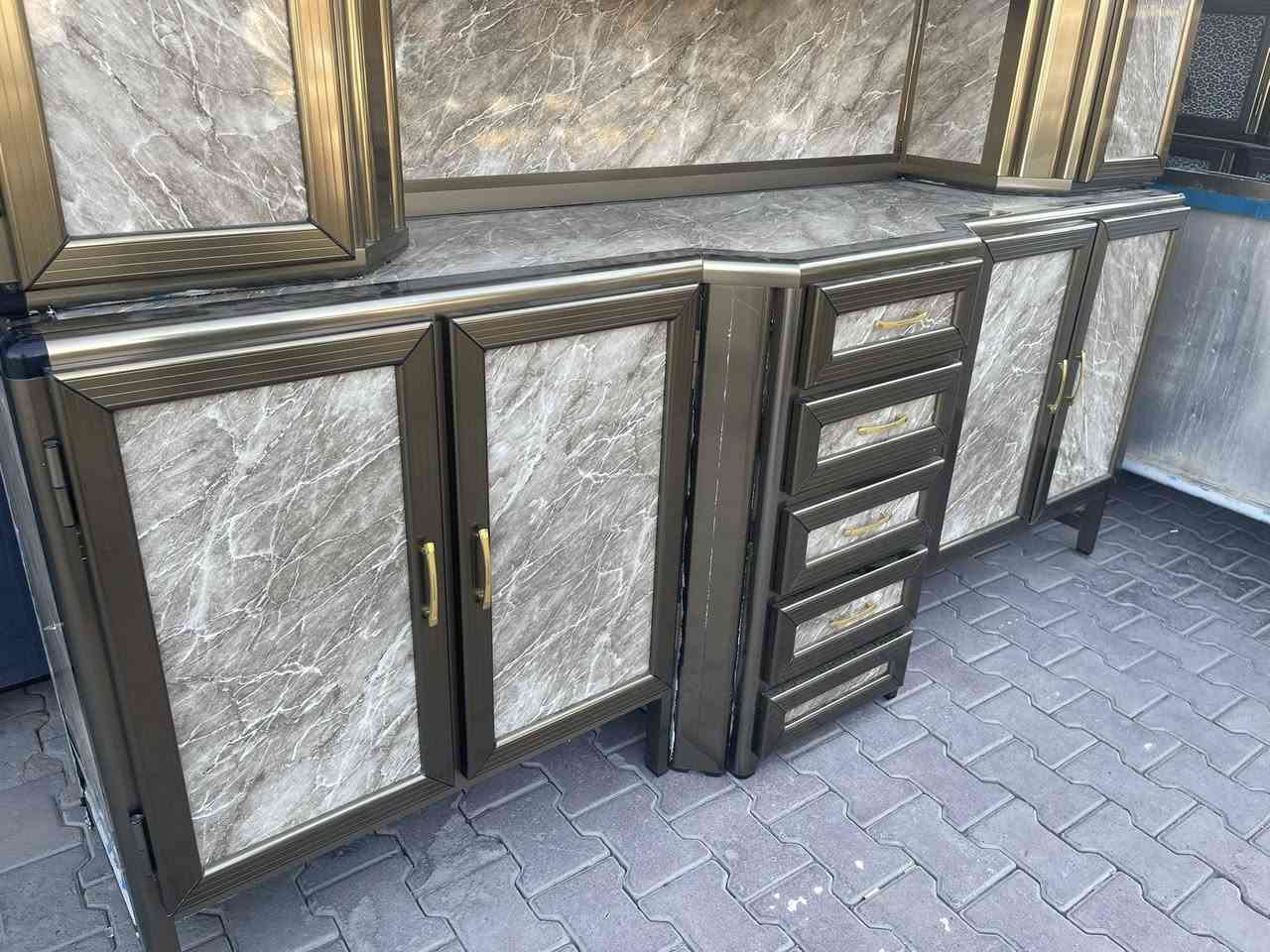 كاونتر مستعمل شي قليل حطاطه موو سوكي قياسه مترين ونص نضيف كلش مبي أي عيب مكانه تكريت شارع الزهور للاستفسار ***********
