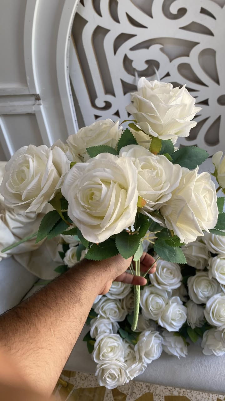 غراض كوشه كامله باقات ورد وشازلون ومسرح✨
مستخدمه فقط مرتين 
***********

ورد احمر 38 
الورد البيض 20 مسكه 
الورد البنفسج 45 مسكه 
الورد لربيعي 35 

ابيع كامل 📍مكاني صلاح الدين تكريت
