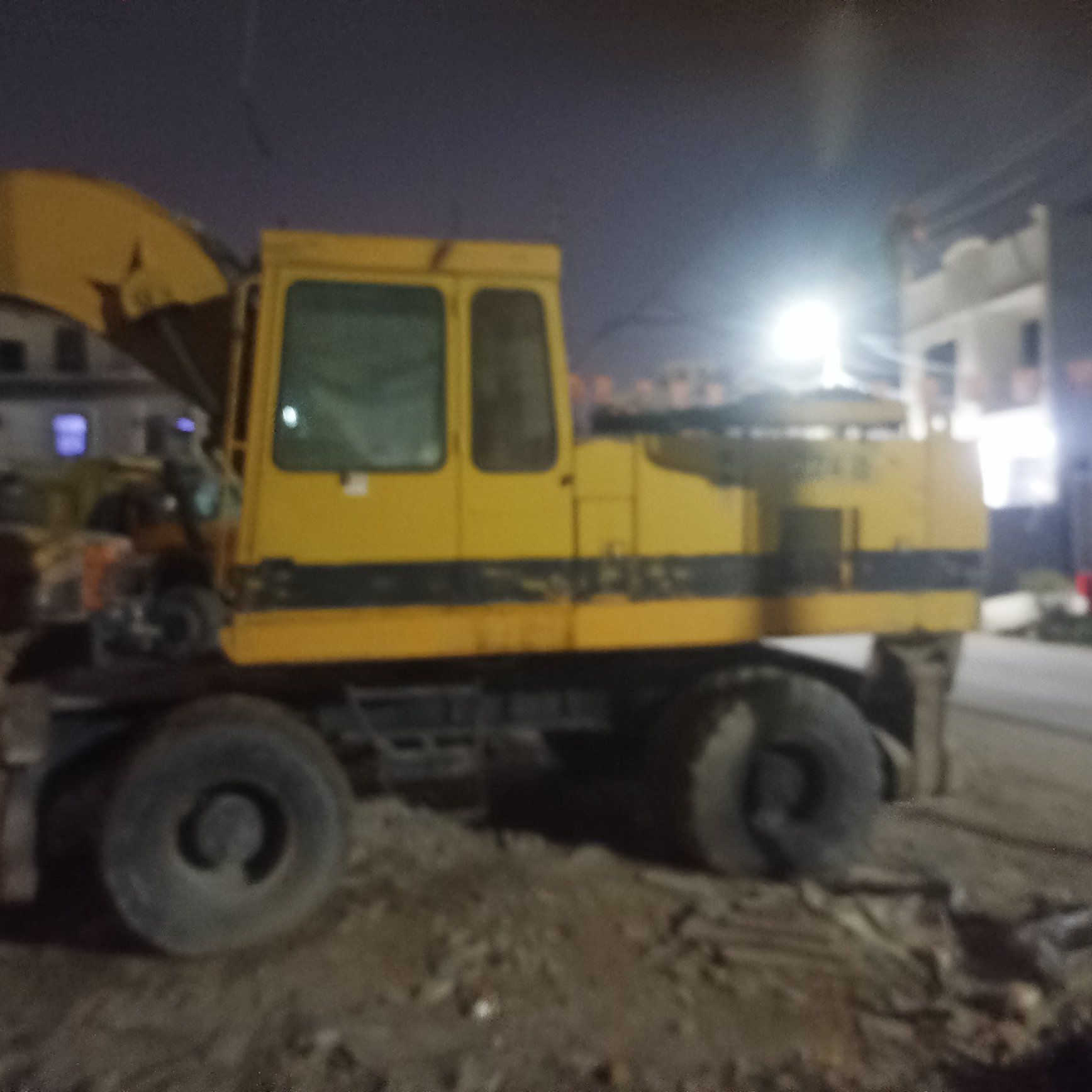 حفاره كتر موديل ٩٩ رقم بغداد بيه عطل سنتر جوين وياها نقار  سعره ٧٥  والشفل كتر موديل ٩١  جاهز للشغل سعره ١٦٠.   ***********  عنوان بغداد
