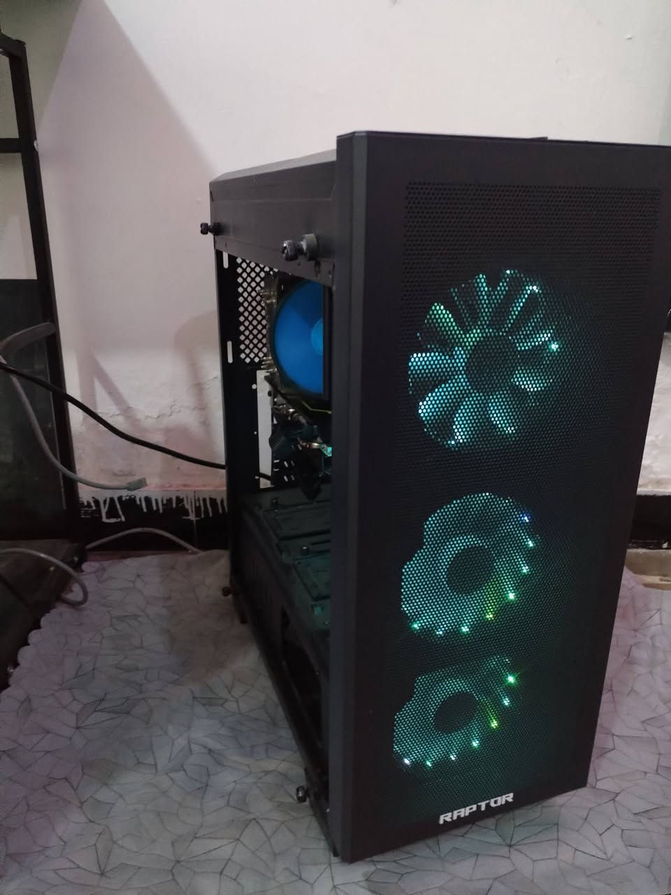 البيع 320 الف
فقط الكيس
i3. 10100E
المذر بورد  H510 PRO
رام 8 تردد 3200
الكارت 8كيكه RX 580
ا SSD128
320 HHD
 البور سبلاي 750 واط
الشراي يرسلني واساب
***********
