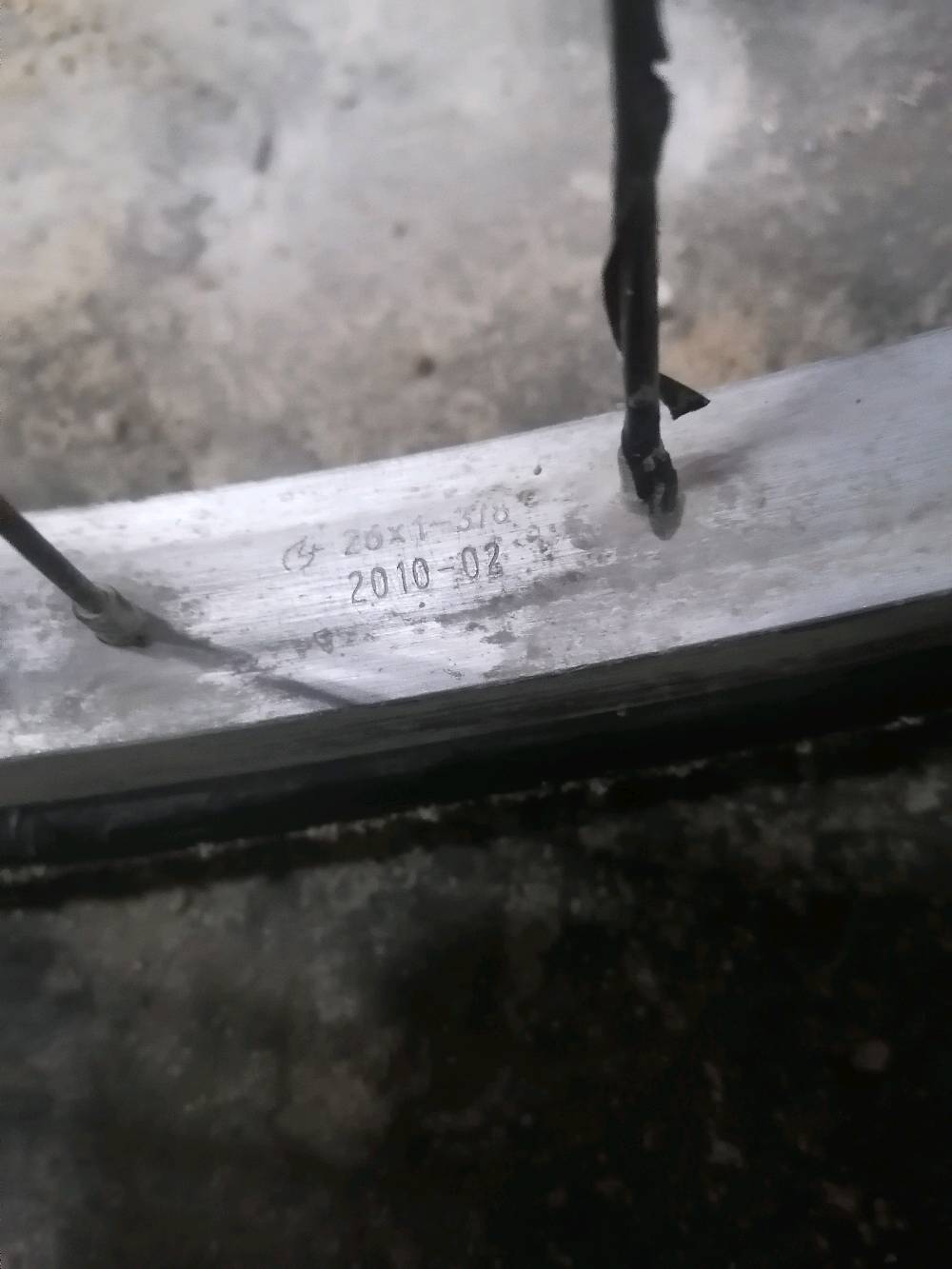 السلام عليكم عندي بايسكل للبيع بايسكل باله قح.موديل2010من امه مختم شركته سانتوس بس ممسوحه للاستفسار*********** سرج قلاب بايسكل نضافته85بالميه ستوني ذابله خزينه جديده كلشش.مكاني البصره الجزيره السعر75وبي مجال خير من الله