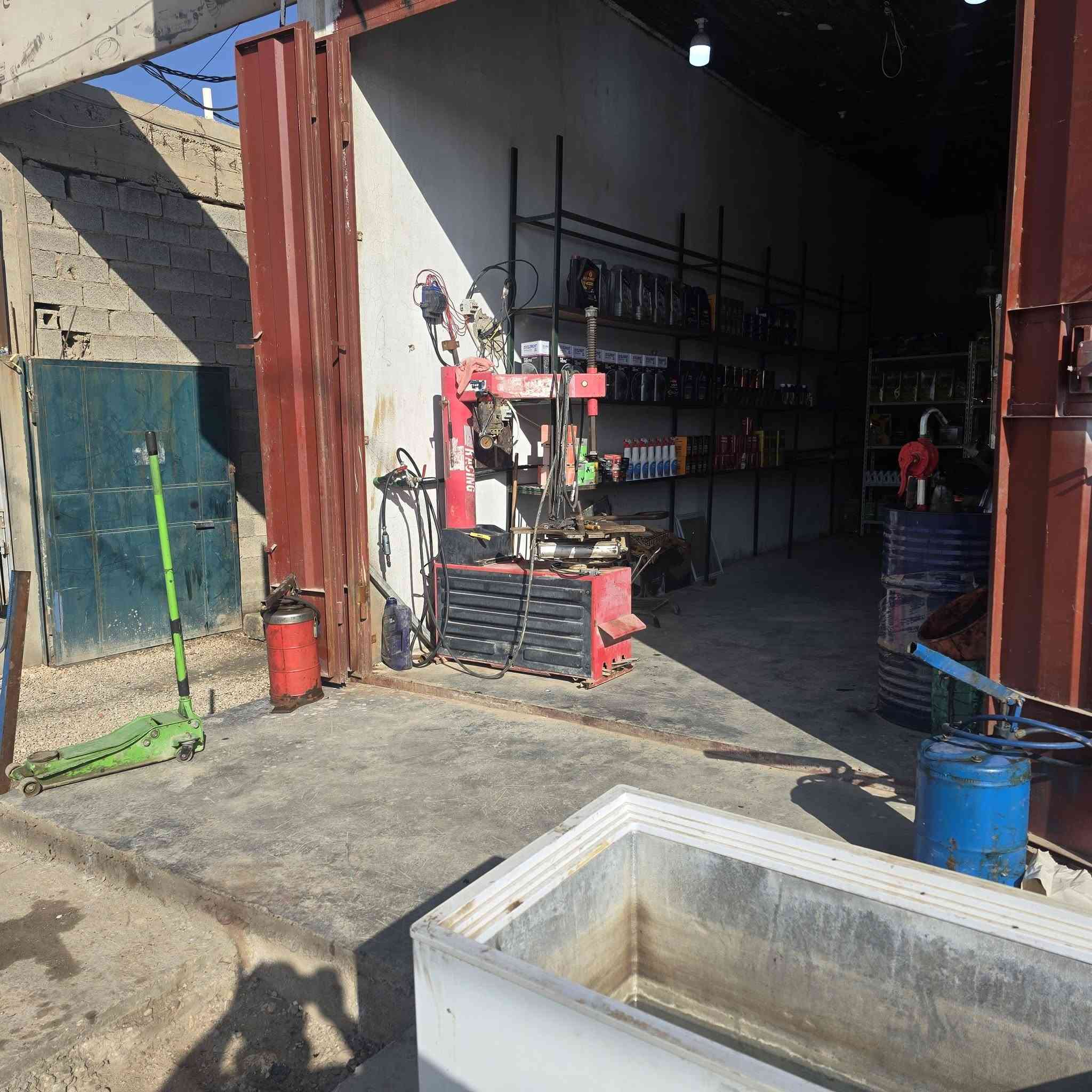 متاح محل دهد وبنجر متكمل بحي الصناعي مجور مدرست المكرم  ***********
