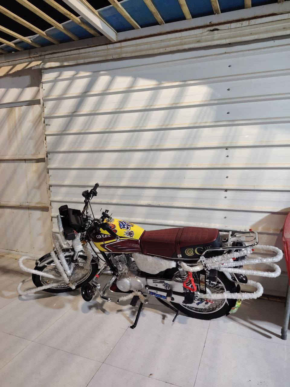 تايكر 2025خمسه كير رقم ديالى انكليزي بأسمي شاصي 23 كفاله عامه للبيع و مراوس حسب القناعه 
رقم الهاتف *********** بعقوبة, ديالى
