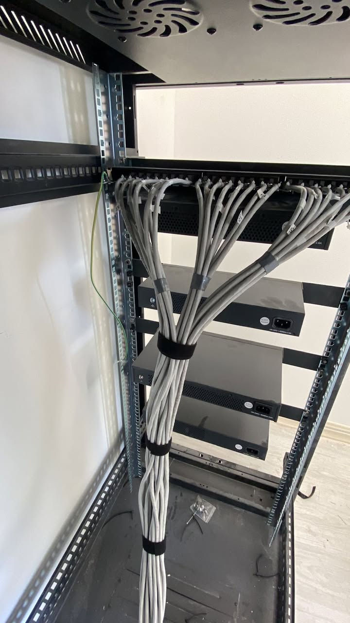 نوفر بيع وتنصيب وصيانة جميع أنواع كاميرات المراقبة بأحدث التقنيات

تنصيب احترافي داخل وخارج المنازل، المحلات، الشركات، المخازن والمجمعات

برمجة DVR / NVR وربط الكاميرات على الموبايل ومتابعة مباشرة من أي مكان

صيانة ومعالجة جميع الأعطال، تبديل عدسات، أسلاك، هاردات وضبط الإعدادات

نتعامل مع أشهر البراندات العالمية:

Dahua – Hikvision – Uniview – EZVIZ – TP-Link – IMOU – Samsung – Panasonic

وغيرها من البراندات المعروفة

🔧 جودة عالية

💰 أسعار مناسبة

⏱️ سرعة في الإنجاز

🔒 أمان وموثوقية

📞 للاستفسار والمزيد راسلنا خاص أو اتصل على الرقم

الأمان يبدأ من عدنا***********
