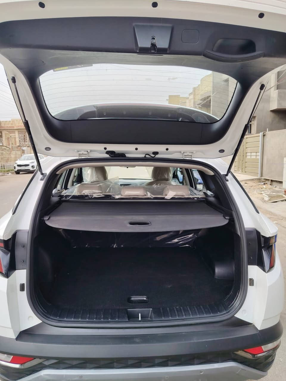 توكسان للبيع موديل ٢٠٢٤ خليجي السياره فول مواصفات بصمة تشغيل بصمة ابواب رادارات جانبيه اشاير بالمري كشافات مري شفط شاشه ديجي تال سايد بريك بصمه حساسات كامره شاشه كبيره كشنات جيهتين كهربائي فول للاخير عدى الفتحه كفاله عامه السياره بيها فقط بارد جوه الرقم الخلفي رقم بغتحويل ثاني يوم مكان السياره بغداد البلديات السعر ٢١٢ يعني شدتين و١٢ ورقه ***********
