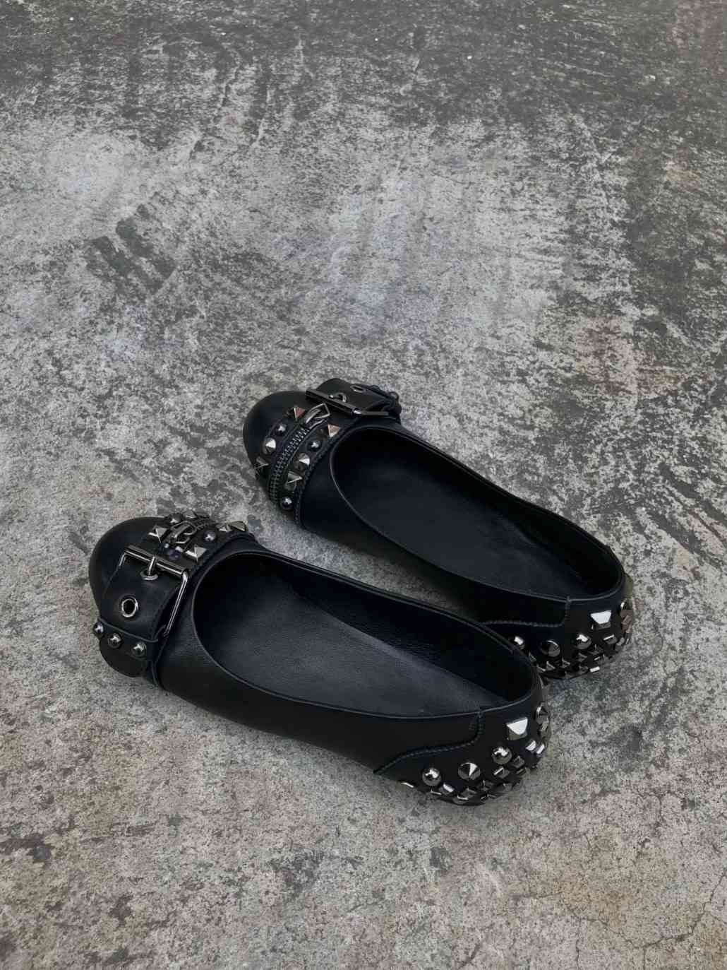 .
Price: 49 IQD.
Size: 35-36-37-38-39-40


**إذا كنت صاحب هذا الإعلان وتريد حذفه لأي سبب، رجاءا أرسل رسالة إلى الدعم الفني**