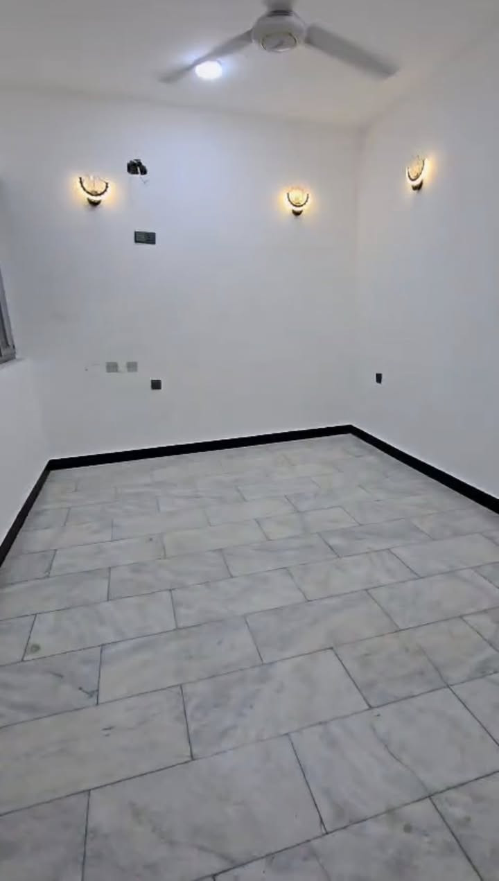 شقة للايجار في الكرادة🔴
📍الموقع : الكرادة داخل 
🔷المساحة 100 متر 🔷
🔷طابق اول 🔷
🔷تحتوي على غرفتين وصالة ومطبخ وحمام 🔷
🔹حالة الشقة : بناء حديث 🔹
🔹تتكون من مدخلين🔹
🔹سعر الايجار : 750 الف 🔹
🔹يصلح ايجار : عوائل/ شركات🔹
————————— 
🏢 شركة المستقبل للاستثمار والتسويق العقاري 
🔺نستقبل كافة عروضكم وطلباتكم 
🔺للاستفسار : 
***********
