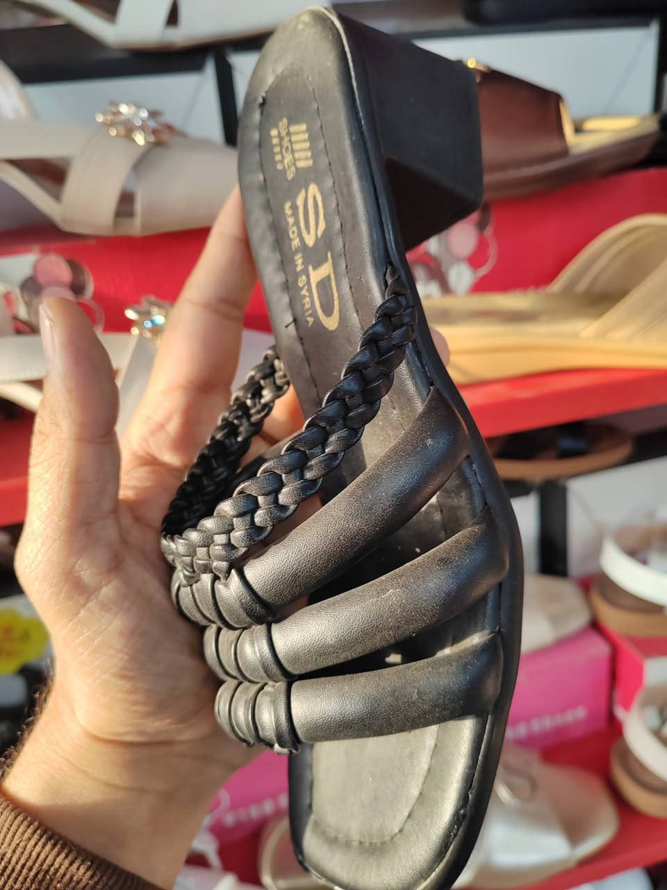 شحاطة نسائي طبي.     السعر.   ٧٠٠٠

قياس أسفل الصورة فقط
محل السلطانة.  التحرير.   الفلكه الأخيرة
مجاور معرض كرم لمنزلية و المفروشات
مقابل مجمع ديمة


**إذا كنت صاحب هذا الإعلان وتريد حذفه لأي سبب، رجاءا أرسل رسالة إلى الدعم الفني**