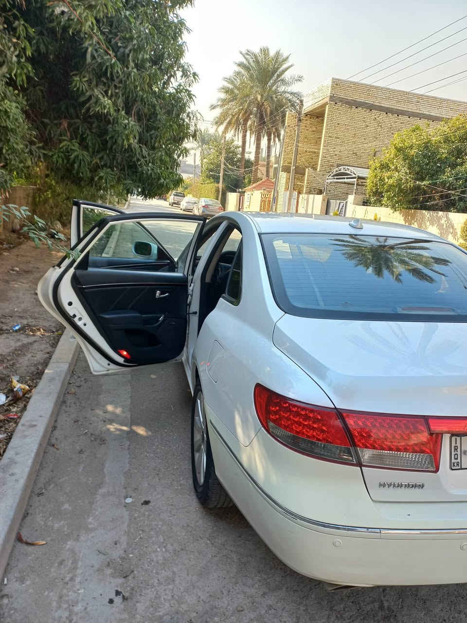 السلام عليكم 
ازيرا ٢٠٠٩ الكاصد خليجي محرك ٣٣٠٠.. بيه بنيد مصبوغ اثر صقوط شجره عليه ودعاميات خلفي امامي والجوانب الجوه بيه فابلون مثل مموضح بالسوناروبصمه الباب السايق قفل تقفل بس فتح مرات تشكل بيه خلل بسيط ..السياره فتحه برده بلادي بصمه ..تشغيل عن بعد تدفئه تبريد محرك كير جديد صدر جديد السياره مال جناي جاهزه خزن كشنات كهرباء ..مري جوانب كهرباء شفط الي يعرفه ميحتاج شرح تجي تشوفه بعينك  السعر $بشده وبيه مجال رقم التلفون *********** واتساب
