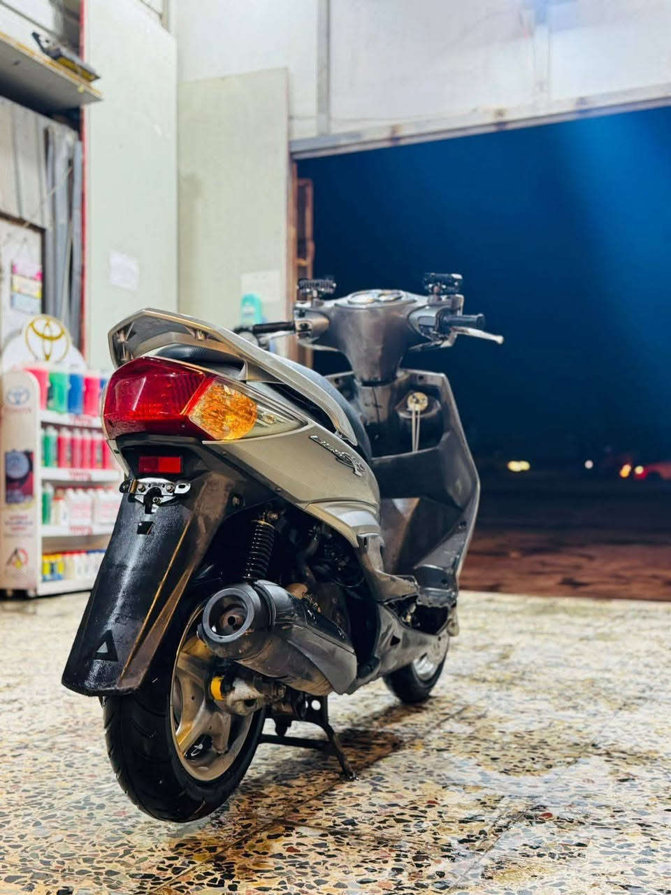 السلام عليكم...سكنس فحل...ياباني
الدراجة ما صار هواي نازلة رمبة الدراجة كلها بلادية 
و ممفتوح برغي بيها ومكفولة... ***********
