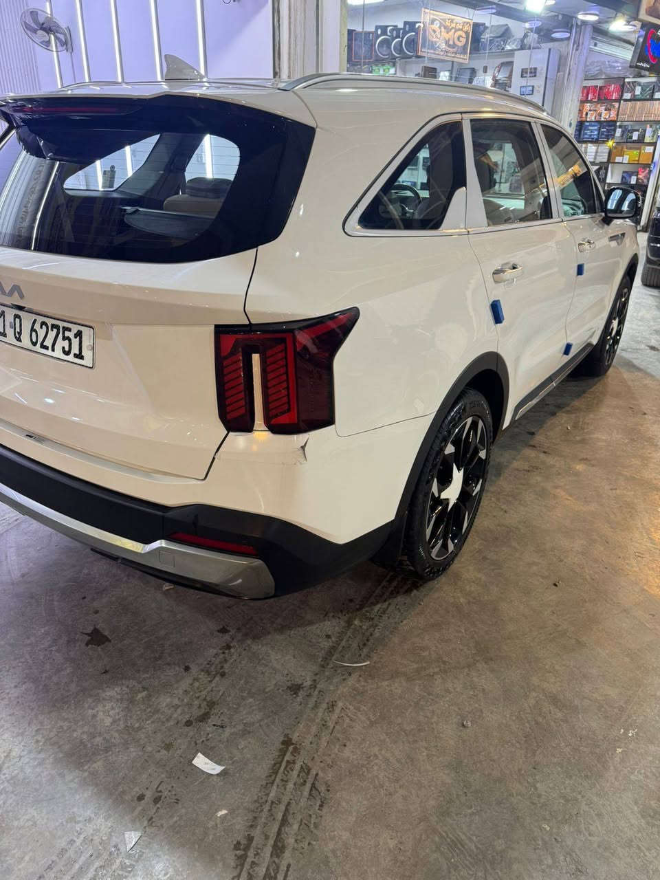 تحيه طيبه للبيع كيه سورنتو خليجي وكاله الدوليه ٢٠٢٤ ماشيه ١١ الف جديده على وضع الشركه بس بيها اقل من شبر بارد باب خلف السايق فقط والباقي كفاله شرط السونار   
المواصفات محرك ٦ سلندر كير موس ويل ٢٠ داتاشو شاشه متصله شفتات ستيرن هند برك بصمه الكشنات الاربعه كهرباء جنطه كهرباء اناره محيطيه بردات خلفيه تشغيل عن بعد ترحيب عند الاقتراب مري شفط تصعيد الجام من البصمه وماقي المواصفات معروفه مغلفه جلد كشنات وارضيه السياره بسمي تحويل ثاني يوم رقم بغداد الجديد مكاني الكاظميه السعر ٣١٣ وبي مجال ***********
