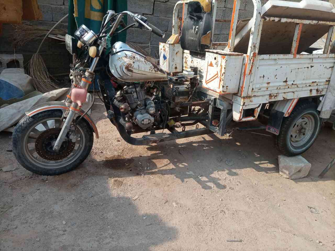 عندي ثلاث سنوات للبيع البيضه موديل2010 وعندي حمره 2009رقم اسود البيضه رقم اسود وعندي جمره 2014 اوراق بسمي من الوكيل تحياتي لكم جميعا اريد ابيع شلع  ولي راغهن يتواصل على خاص مع التقدير والاحترام


**إذا كنت صاحب هذا الإعلان وتريد حذفه لأي سبب، رجاءا أرسل رسالة إلى الدعم الفني**