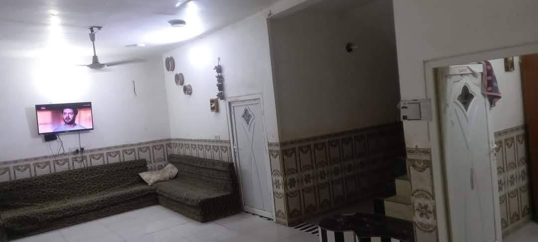 للبيع بيت زراعي بالديوانيه منطقة ال حمد قرب مزار سيد هاشم ابو عرابيد خلف عمارات الزيتون لجوه يحتوي غرفتين وصاله وبراني ومطبخ وصحيات المساحة 300متر السعر 40وبي مجال الاتصال ***********
