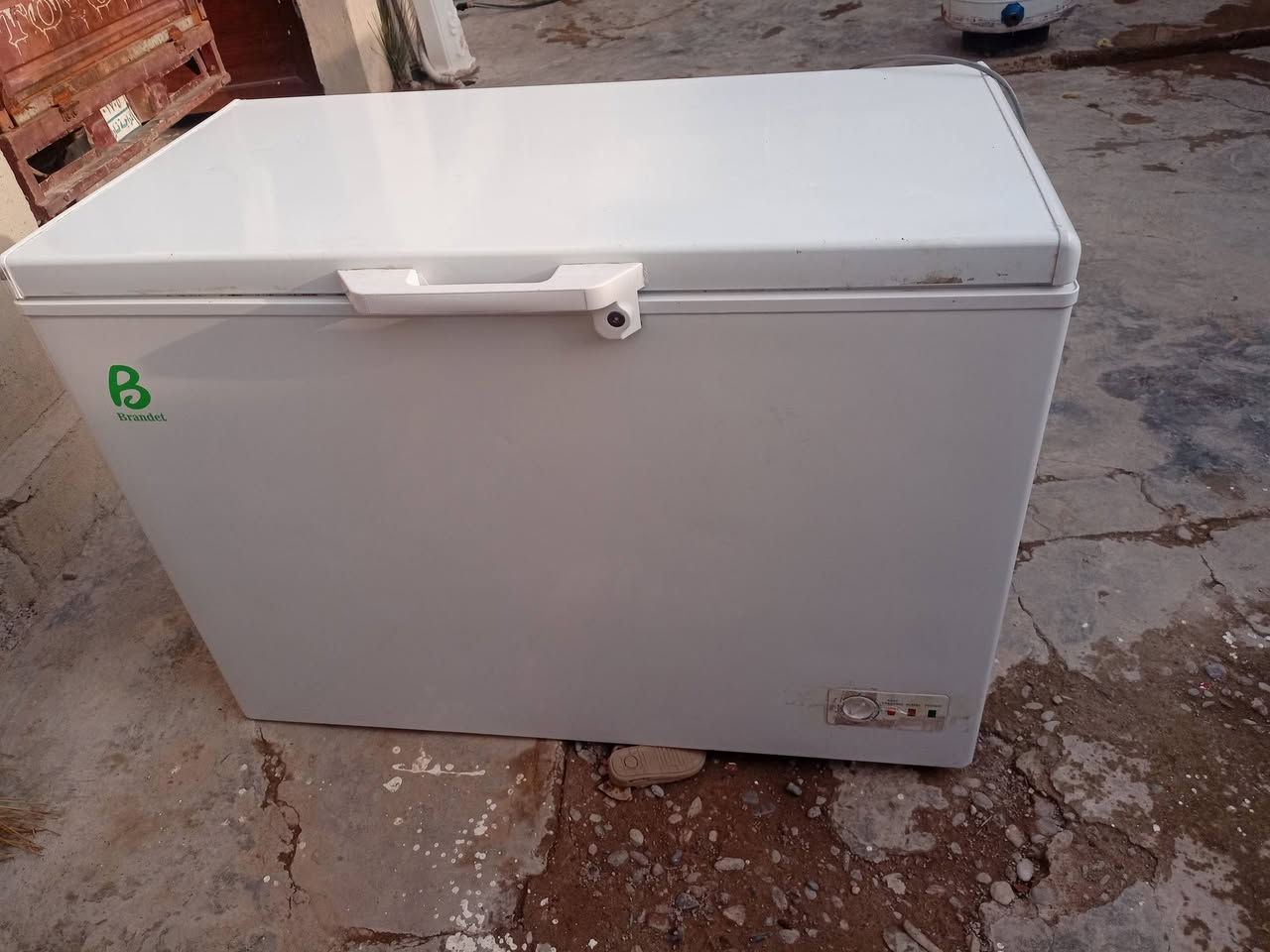 مجمده عاطله ابيع جف تراب اسعر 65 سخان بشرط اسعر 60 وبي مجال اتصال ***********
