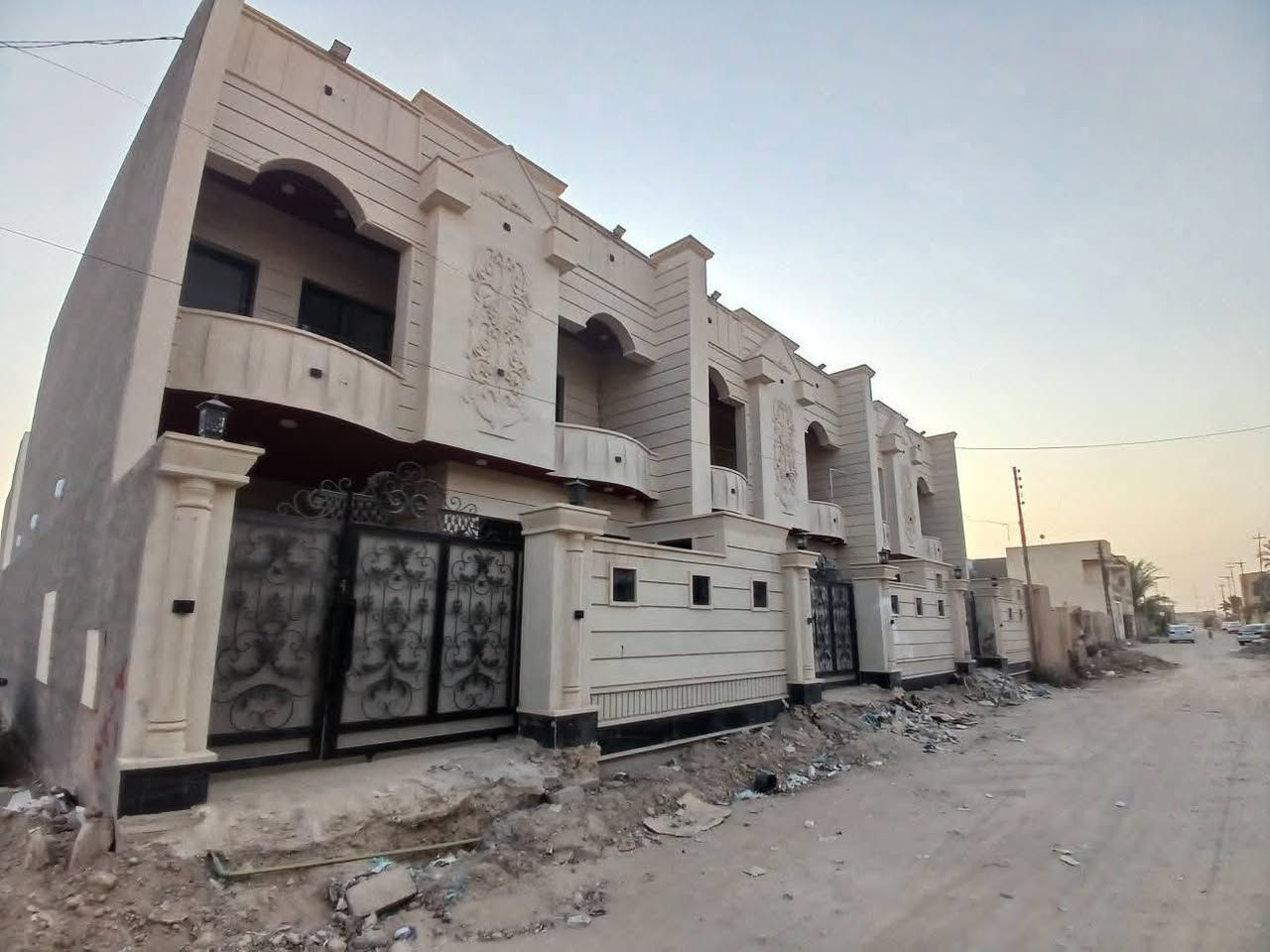 #السلام #عليكم
#دور سكنيه للبيع #عدد 2
#مساحة كل دار 200 م
8*25
#4نوم 🛌 
#استقبال ومطبخ ومجموعة صحيه 
#سيراميك ارضيه جدران 
#سقوف نقش مغربي ملكي
#ابواب وشبابيك الالمنيوم درجه اولى
#الدور فول الفول بمعنى الكلمه 
#وبأرقى مكان 
#العنوان / تكريت -القادسيه حي الضباط .شارع النجده النهرية 
#السعر الدار الواحد ٢٠٠مليون وقابل للتفاوض 
#للأستفسارالأتصال
***********
***********
#مكتب أرض الأحلام للعقار #تكريت شارع #الأربعين #نستقبل عروضكم #بيع #وشراء #الاراضي #والدور السكنية #وتجاريه في #تكريت وجميع #محافظات #العراق
