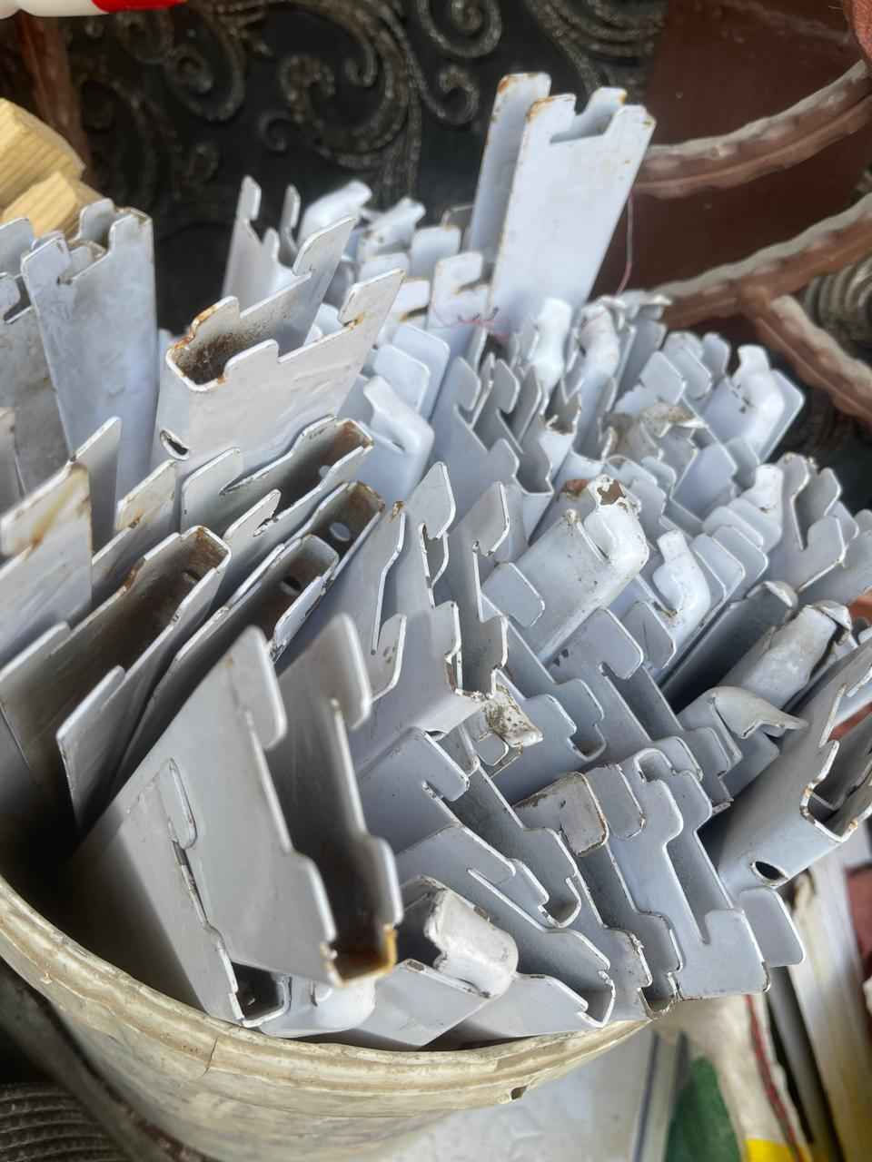 أغراض أسواق للبيع حسب عدد القطع
رفوف 100 قطعة. سعر الوحدة ب3500
سكة 20 قطعة سعر الوحدة ب3500 
شيالة 144 قطعة سعر الوحدة 2000
عارضة جكاير ب65 الف
بيهن مجال للشراي النجف, العراق


**إذا كنت صاحب هذا الإعلان وتريد حذفه لأي سبب، رجاءا أرسل رسالة إلى الدعم الفني**