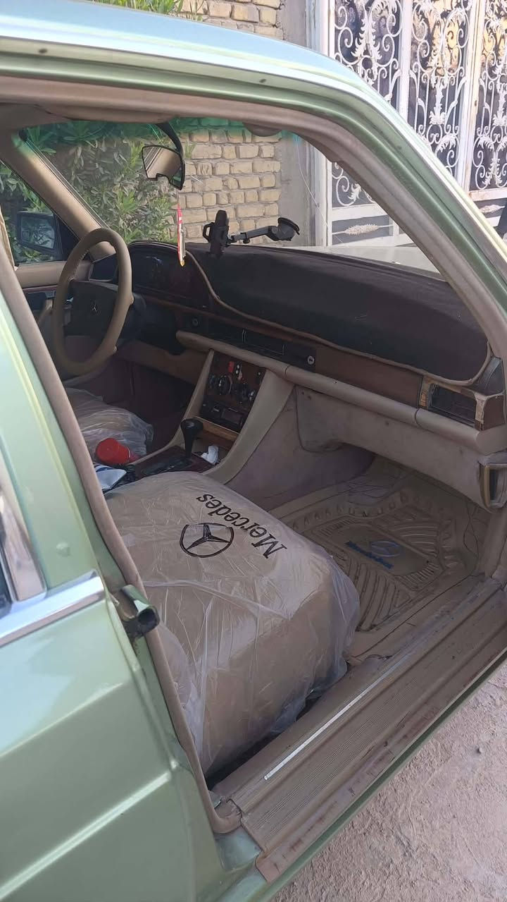 السلام عليكم 
مارسدس جامبو للبيع موديل 1990 مكينة بطة 3000 مكينه وكير حاوية تخم تاير قواعد سليمة برناكيت سليم لا ضربة ولا كلبه ولا كصه رقم بغداد تحويل مباشر نقصها بس تبريد السعر
50 وبيها مجال 
العنوان بابل قضاء القاسم علية السلام 
الاتصال ***********
