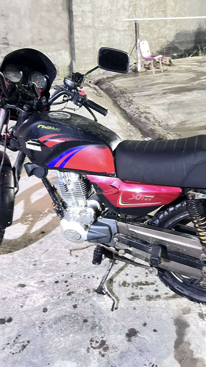 سلام عليكم 
دراجة نامة برو بوكسر مكينة ستوته MTR توه شادها على اول تبديله دهن شلعه تحرث الكاع ومعدل ورزانه ونضافتها مثل متشوف لايتات بومه هورن سيدان سلف نكره سنويه ورقم باقي فقط استلام تحويل باسمك ثاني يوم رايدها ب 2.250 رقمي ***********
