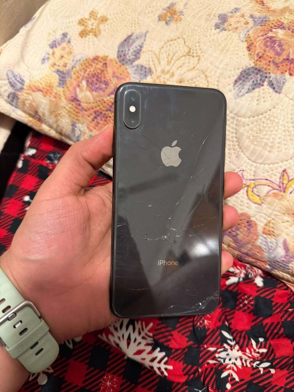 السلام عليكم 
اكس اس ماكس 256 ذاكرة
تك سيم كارت 
؏ وضع الشركة ما مبدل بي شي عدا الظهر مكسور 
ڪلشـي بي شغال انطيك ضمان بي
بطارية 🔋 77% 
السعر 180 وبي مجال
او مراوس باندرويد حديث ونضيف

مكاني بغداد الغزالية
***********
