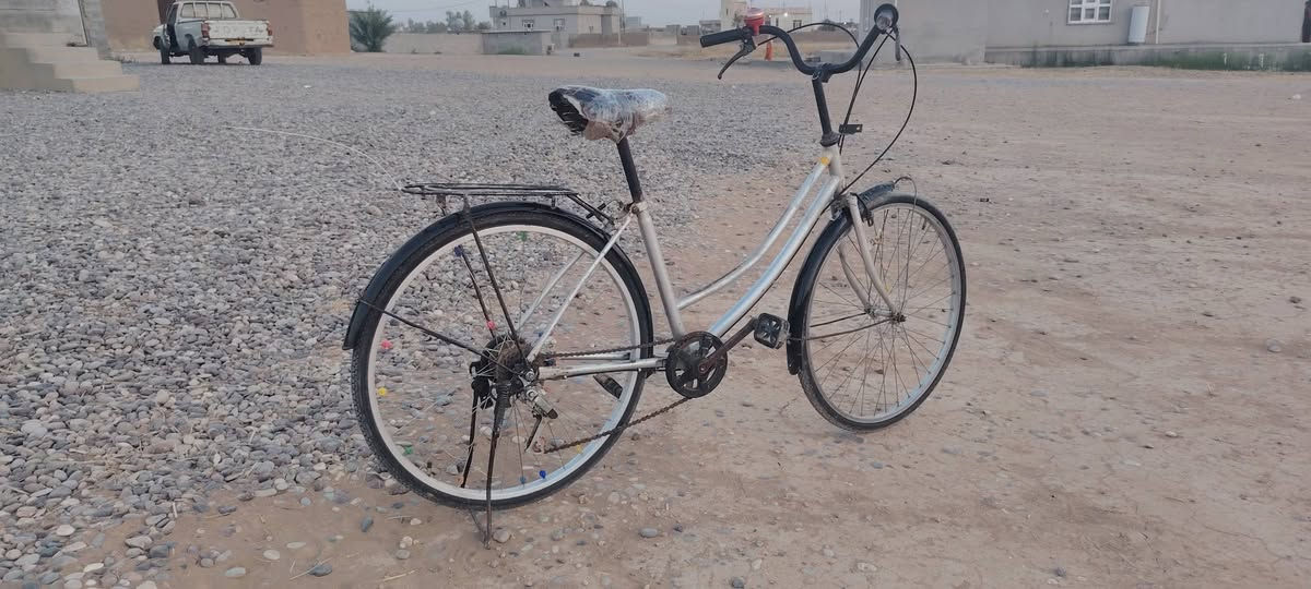 السلام وعليكم بايسكل للبيع حجم 26
 عبد الحليم طخم جاملقات طخم تواير طخم ابريكات گير تبديل  بس ايعوزو يده
الستفسار***********
