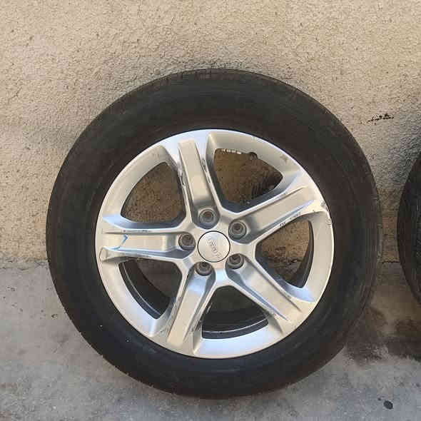 متوفر 
تايرات ويل جيب كومباس 
مال فول 
حجم 17////
60/225
تايرات جديده  امريكيه 
 العدد 3 تاير ويل

الاستفسارات ***********
