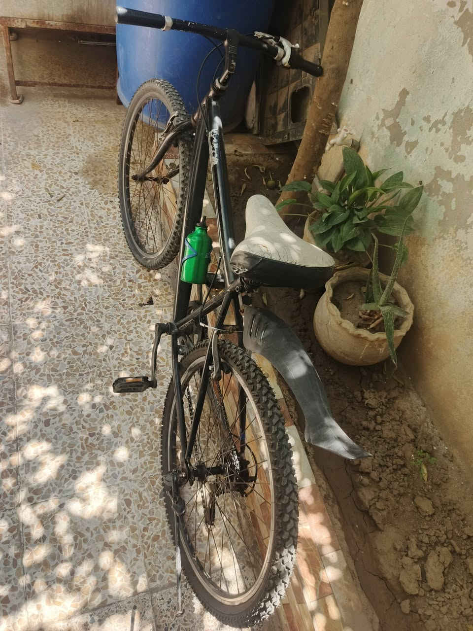 السلام عليكم  بايسكل ياباني حجم 26 كير وبريكات شغالات تاير وجوب خلفي جدد مكان موصل حي سومر سعر 110وبي مجال  هذا رقم  شراي خلي خابرني على هذا  رقم ***********

