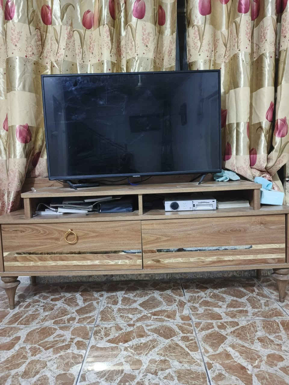 قريولات انجاره عدد 2  ميز ابلازمه سعره 40 ***********
